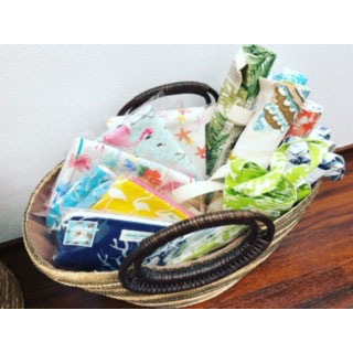 ハワイアンモチーフの小物販売